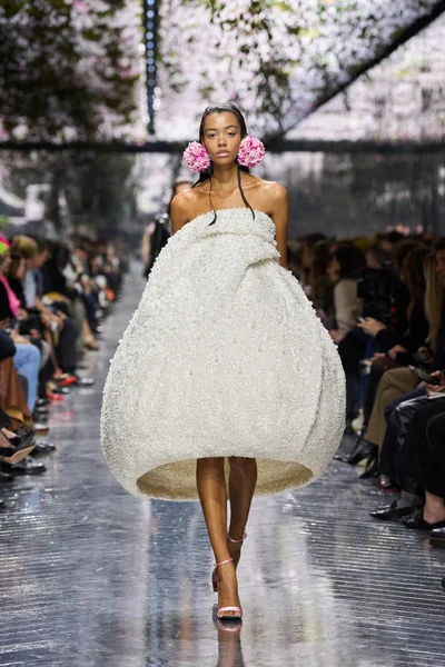 Look 18